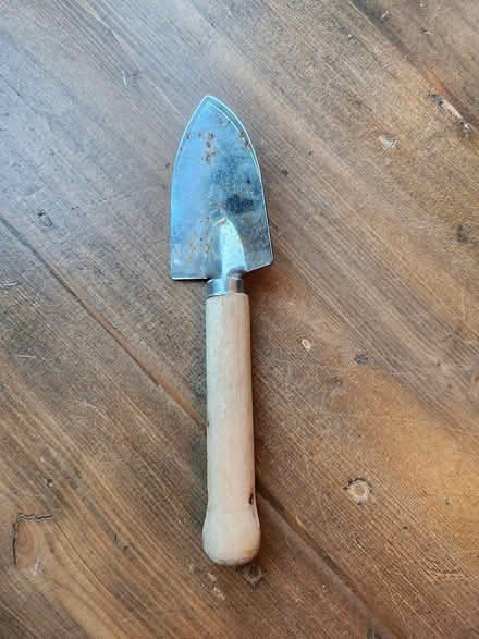 Photo of free Mini trowel (SO22 winchester) #3