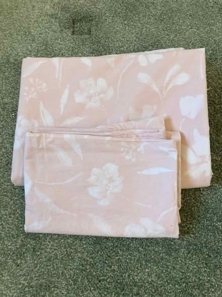 Photo of free Single pink duvet cover + sheet (Heytesbury BA12) #1