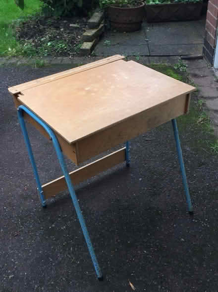 Photo of free A child's desk (Littleover DE23) #1