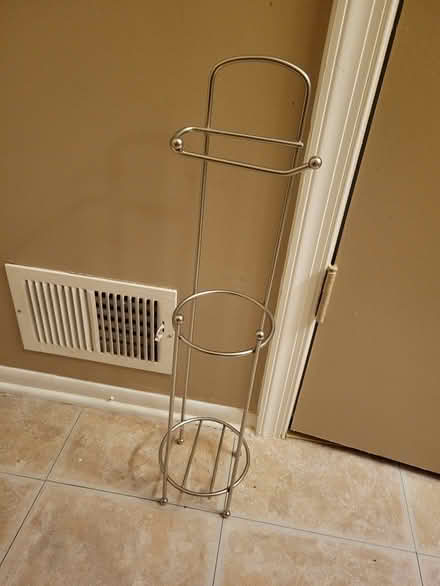 Photo of free toilet paper holder (District Heights MD) #1