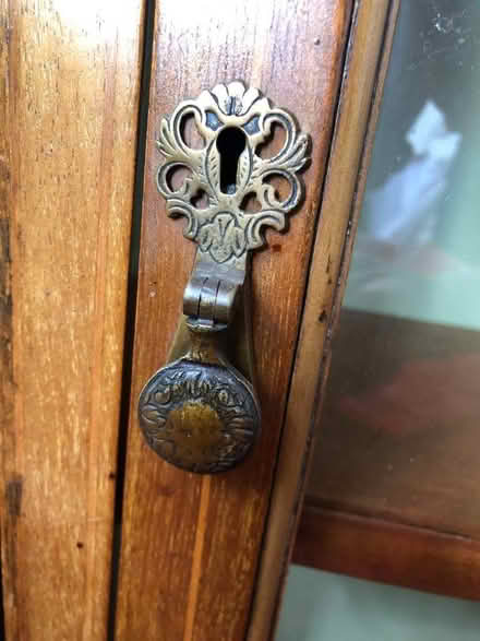 Photo of free Display classic cabinet (Collier Row RM5) #1