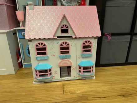 Photo of free children’s playhouse (Hillingdon UB10) #4