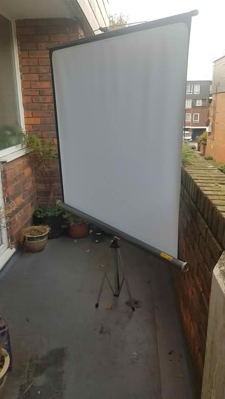 Photo of free Projector screen (Tottenham N17) #1