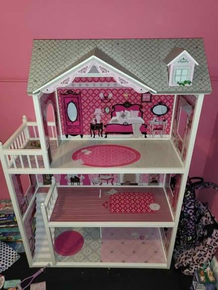 Photo of free Dolls house (Kenley) #1