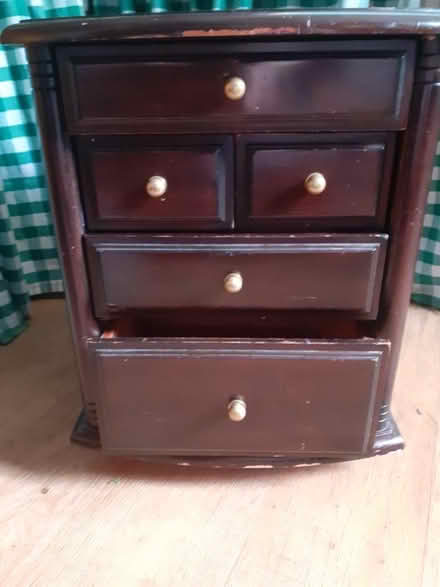Photo of free Small chest of drawers (Wigmore HR6) #2