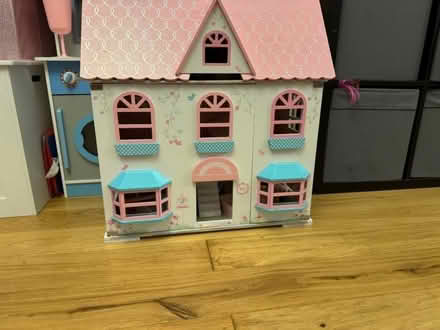 Photo of free children’s playhouse (Hillingdon UB10) #1