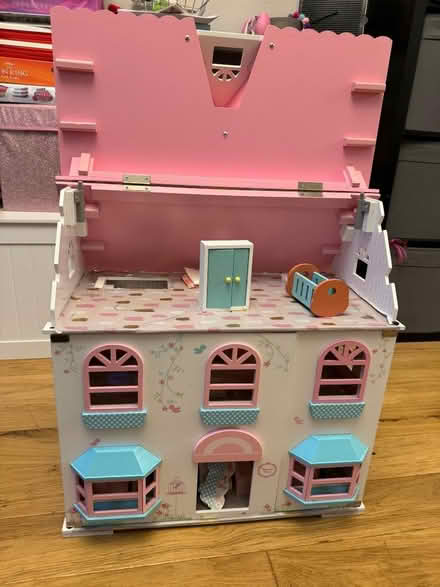 Photo of free children’s playhouse (Hillingdon UB10) #2