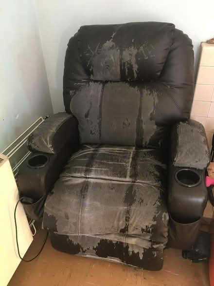 Photo of free comfortable chair for disabled or elderly (Bennetts End HP3) #1