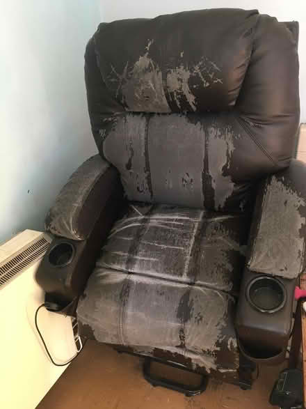 Photo of free comfortable chair for disabled or elderly (Bennetts End HP3) #2