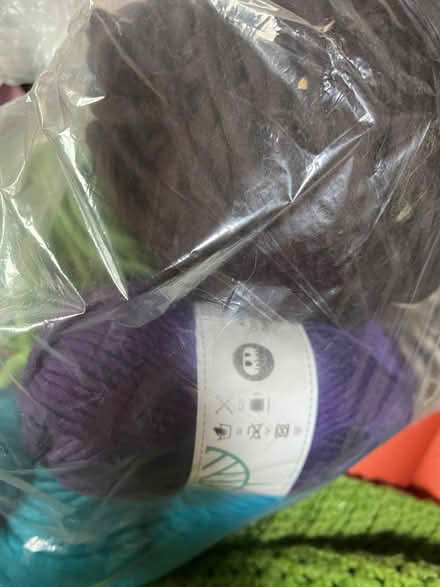 Photo of free Mixed bag of super chunky yarn (AB25) #2