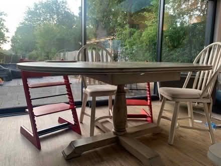 Photo of free Round dining table (Petts Wood BR5) #2