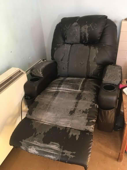 Photo of free comfortable chair for disabled or elderly (Bennetts End HP3) #3