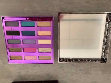 Photo of free Eyeshadow palette (Hackney E8) #2