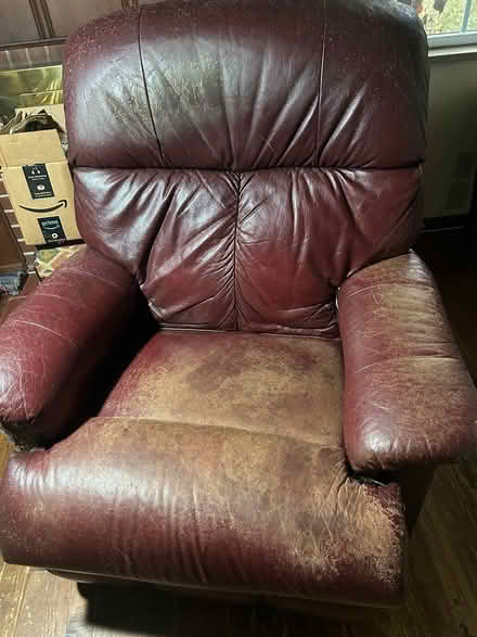 Photo of free Recliner - Old & Worn (West Belleville) #1