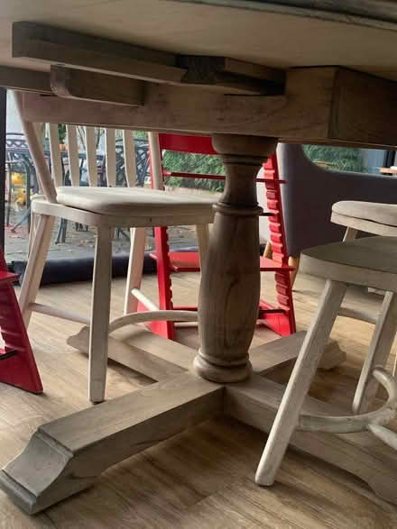 Photo of free Round dining table (Petts Wood BR5) #1