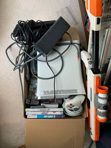 Photo of free Old Xbox 360 and games (Manassas/Wellington area) #1