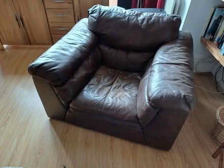 Photo of free Settee and armchair (Alexandre Palace area) #1