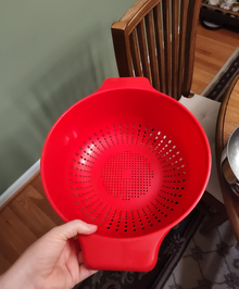 Photo of free Plastic colander (23602) #1