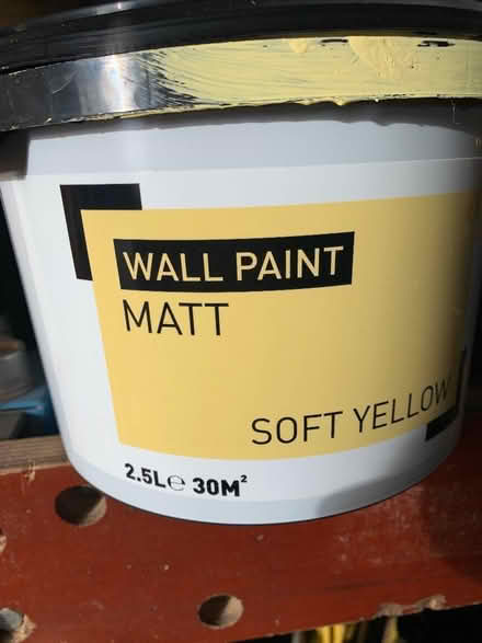Photo of free B&Q yellow emulsion paint 1 litre (Malvern Link WR14) #1