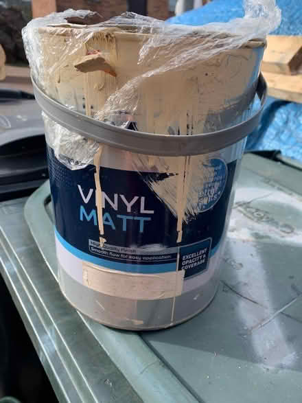 Photo of free Dulux Emulsion paint - cream (Malvern Link WR14) #1
