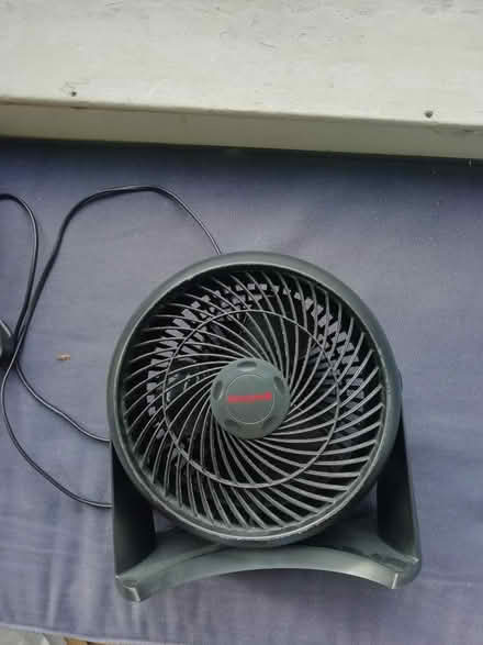 Photo of free small fan (Sun In The Sands Roundabout SE3) #1