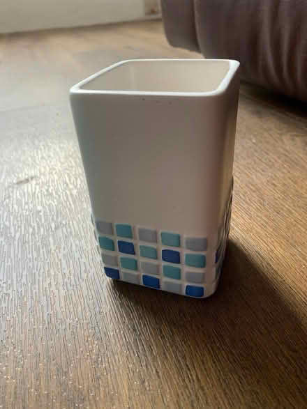 Photo of free Shower caddy and toothbrush holder (Common Edge FY4) #3