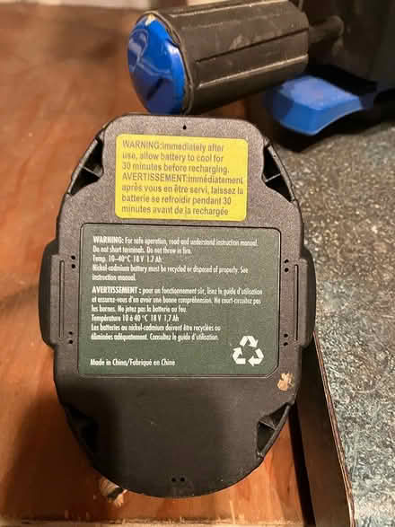 Photo of free YardWorks charger & 2 batteries (Glen Cairn, Kanata) #2