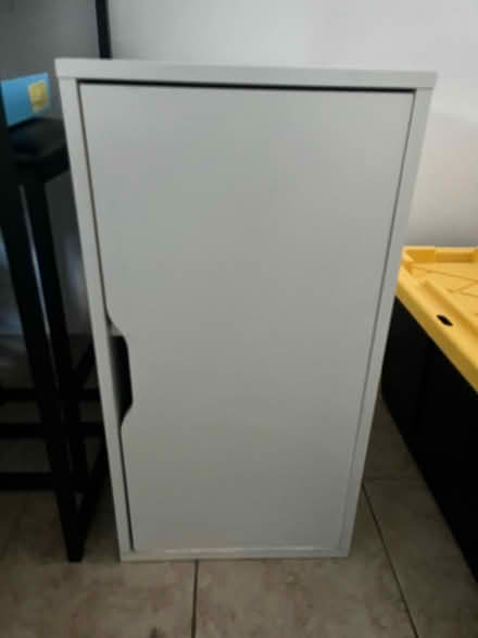 Photo of free White cabinet (South Los Ángeles) #2