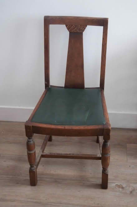Photo of free Vintage dining room chairs / partly damaged (Tooting SW17) #1