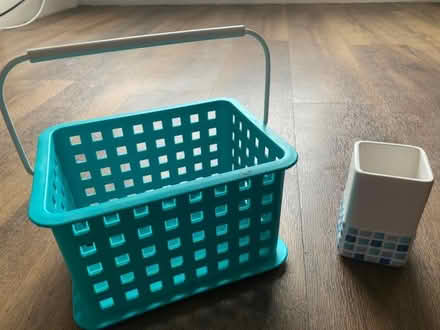 Photo of free Shower caddy and toothbrush holder (Common Edge FY4) #2