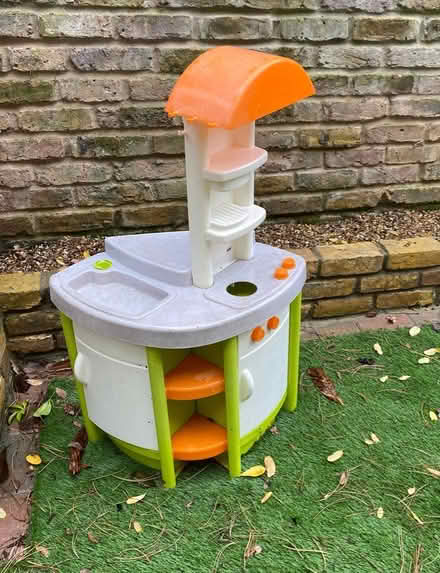 Photo of free outdoor play kitchen (BR7) #1