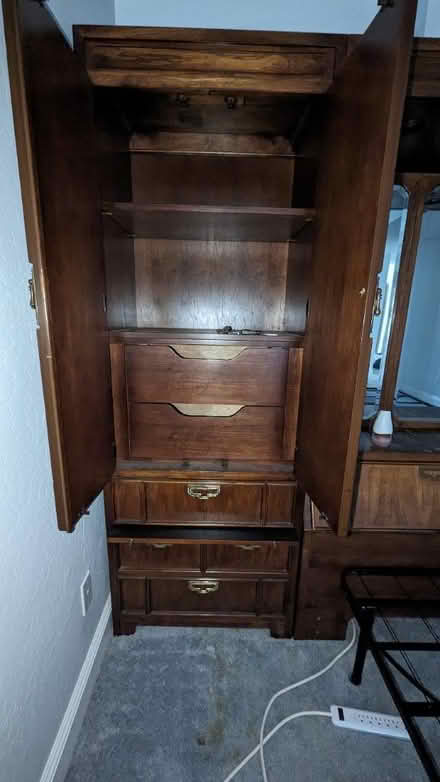 Photo of free King pier bed set Thomasville (Greenbrae - South Eliseo Drive) #2