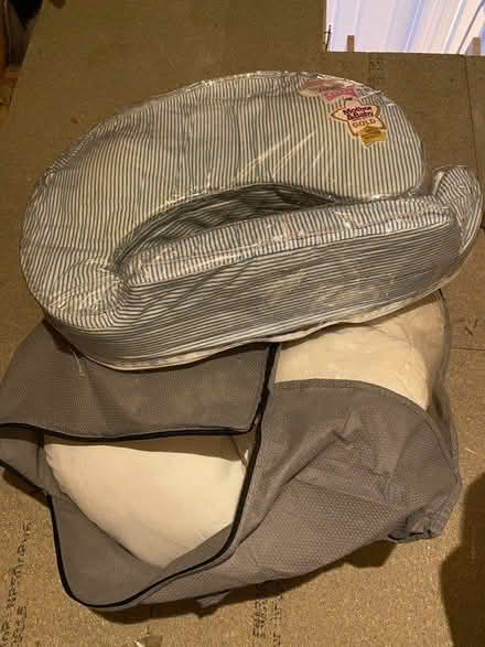 Photo of free Pregnancy support & feeding pillow (BR7) #1