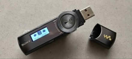 Photo of free Sony NWZ-B173 MP3/WMA Walkman (Brookhouse LA2) #2