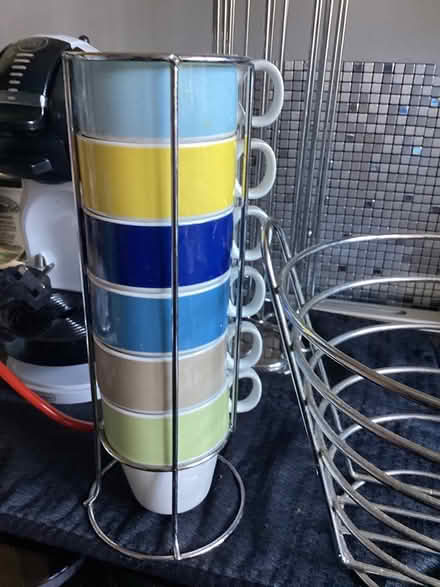 Photo of free six mugs on a stand & metal basket (Southport PR9) #2