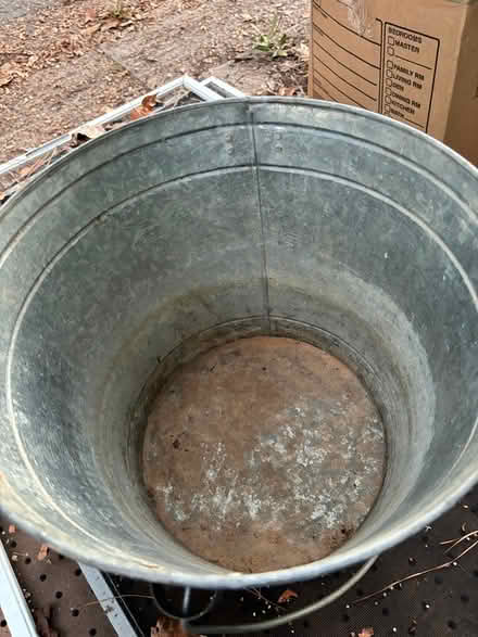 Photo of free Tin bucket and container (412 Ingleside Ave. Tallahasse.) #2