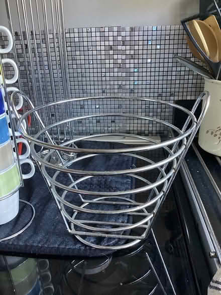 Photo of free six mugs on a stand & metal basket (Southport PR9) #3