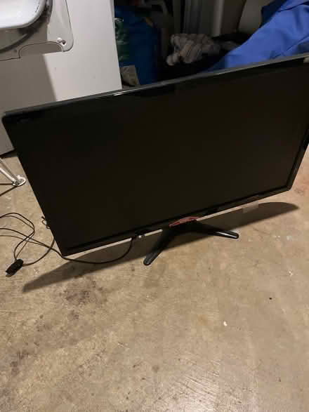 Photo of free 27 or 28 inch monitor (Takoma Park) #1