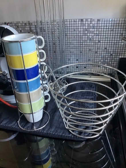 Photo of free six mugs on a stand & metal basket (Southport PR9) #1