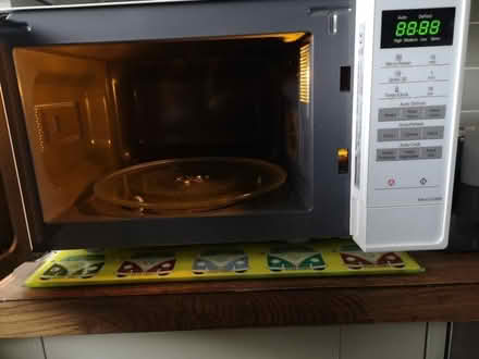 Photo of free Microwave (Lyndhurst SO43) #3