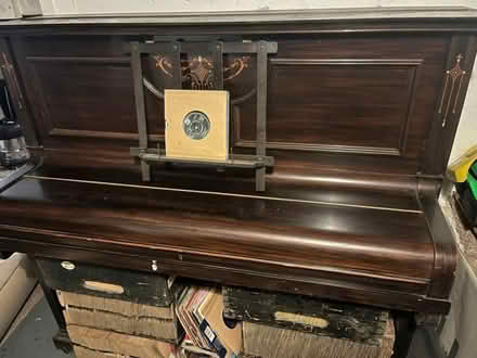 Photo of free A piano (White Walls BB8) #2
