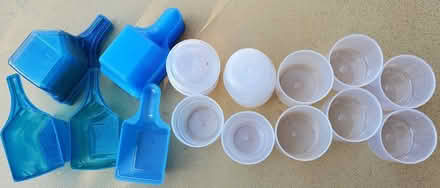 Photo of free Small plastic cups & scoops (DeAnza Blvd - Stvns Crk & 280) #1