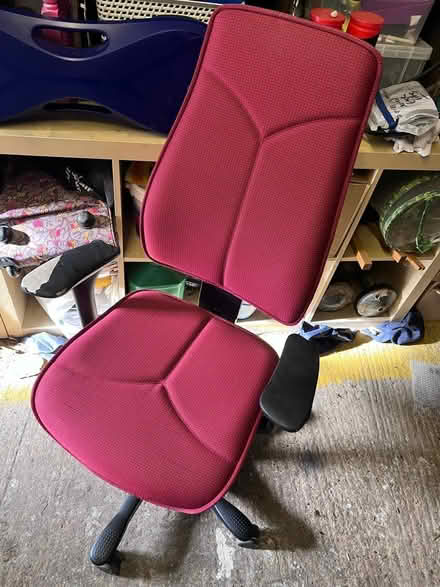 Photo of free Office chair (TW16) #2