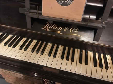 Photo of free A piano (White Walls BB8) #1