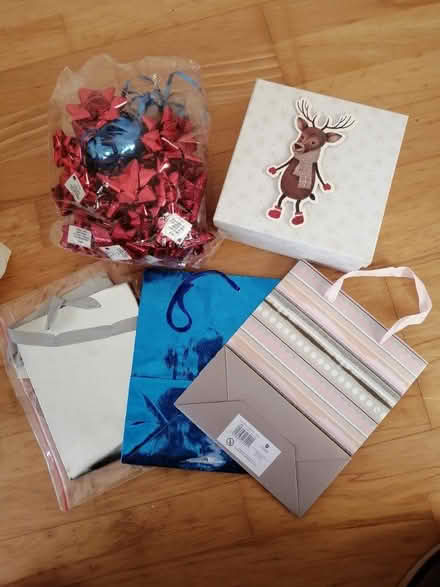 Photo of free Gift box, bags and bows (Central Oxford - near station) #1