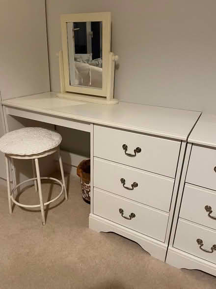 Photo of free Two sets of white drawers and a freestanding mirror (Starkholmes DE4) #3