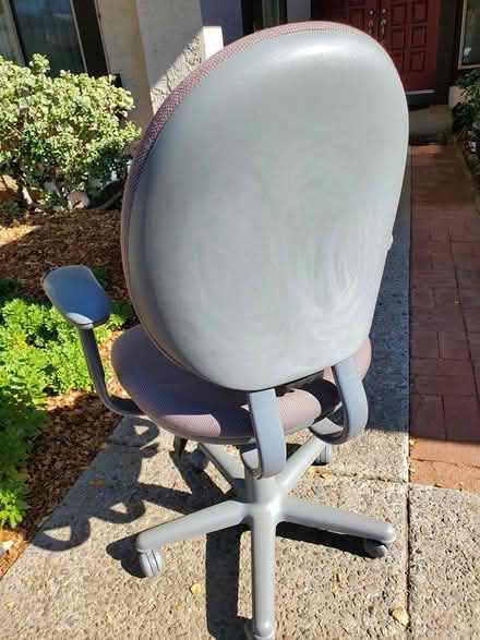 Photo of free Executive Office Chair with wheels (DeAnza Blvd - Stvns Crk & 280) #2