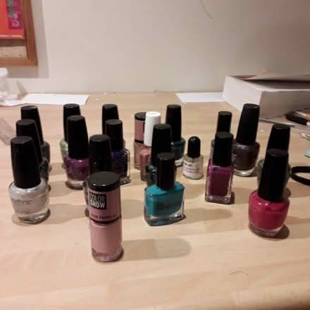 Photo of free around 20 nail polish jars (Aigburth L17) #1