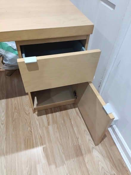 Photo of free wooden desk with drawers (Dagenham) #2