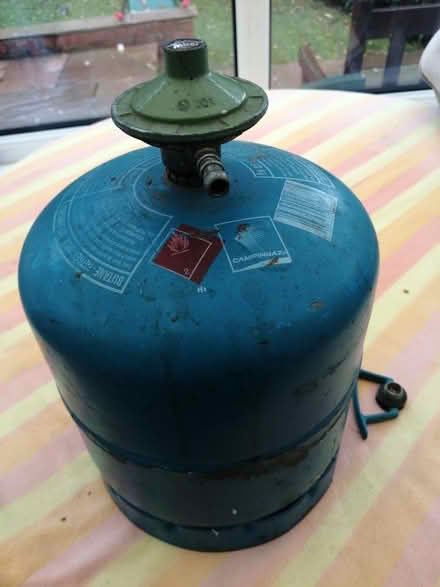 Photo of free Camping gaz + reducer (Pensby CH60) #1